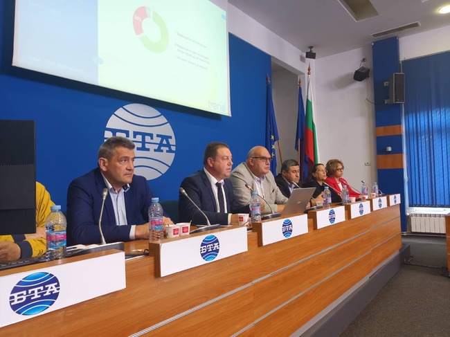 БЛС: Повече от половината българи искат хартиените рецепти да се запазят паралелно с електронните 