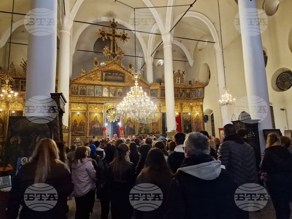 Свищов - храм „Света Троица“ - Възкресение Христово