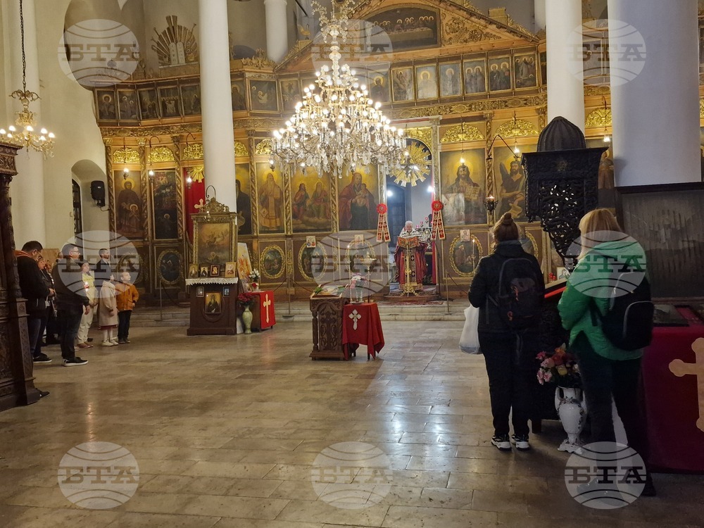 Свищов - храм „Света Троица“ - Възкресение Христово