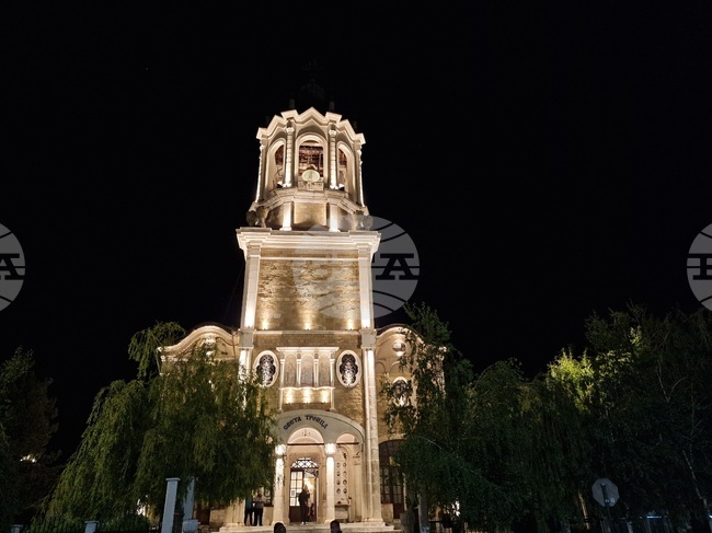 Свищов - храм „Света Троица“ - Възкресение Христово