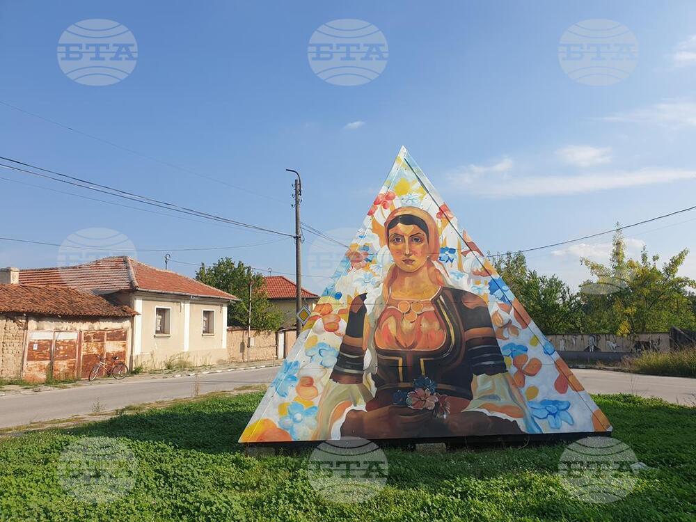 Старо Железаре - фестивал на уличното изкуство - пирамида