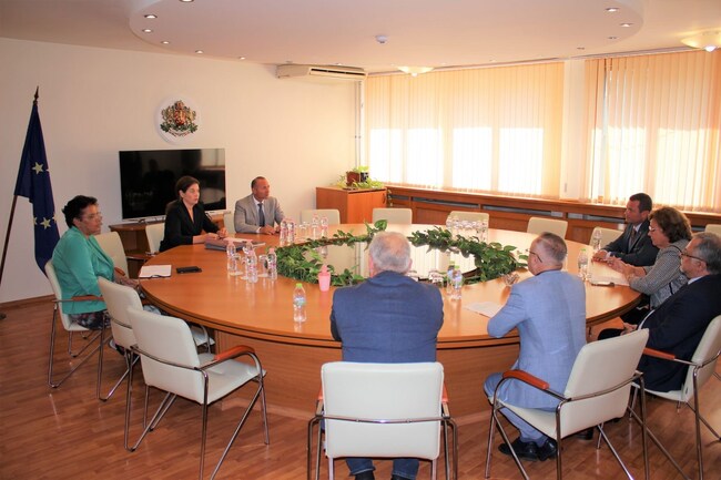 Кметове благодариха на министъра на енергетиката за бързата реакция по Норвежката програма