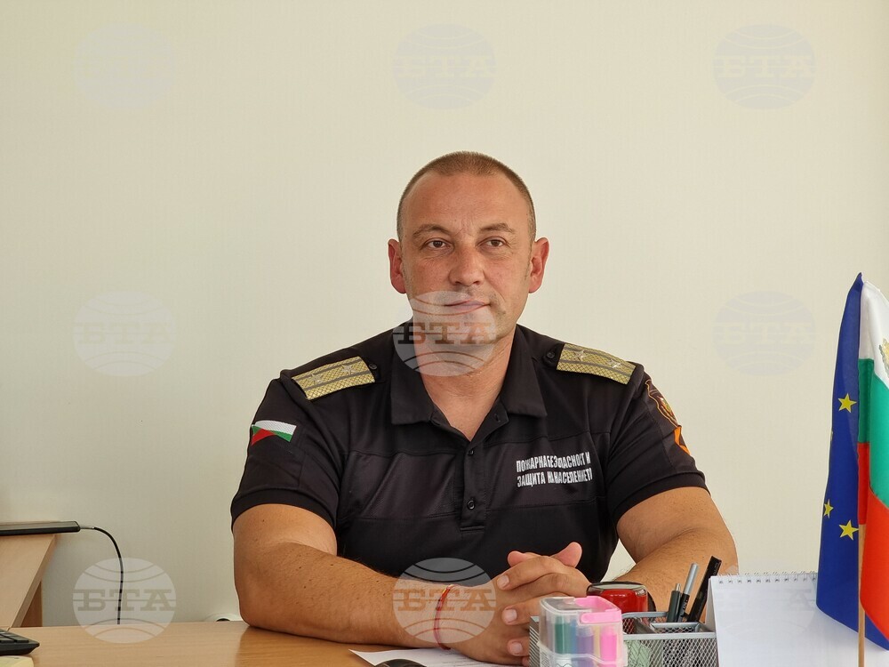 Това е най-тежкото лято за служителите на пожарната в Казанлък от няколко години насам, каза ръководителят главен инспектор Станимир Тончев