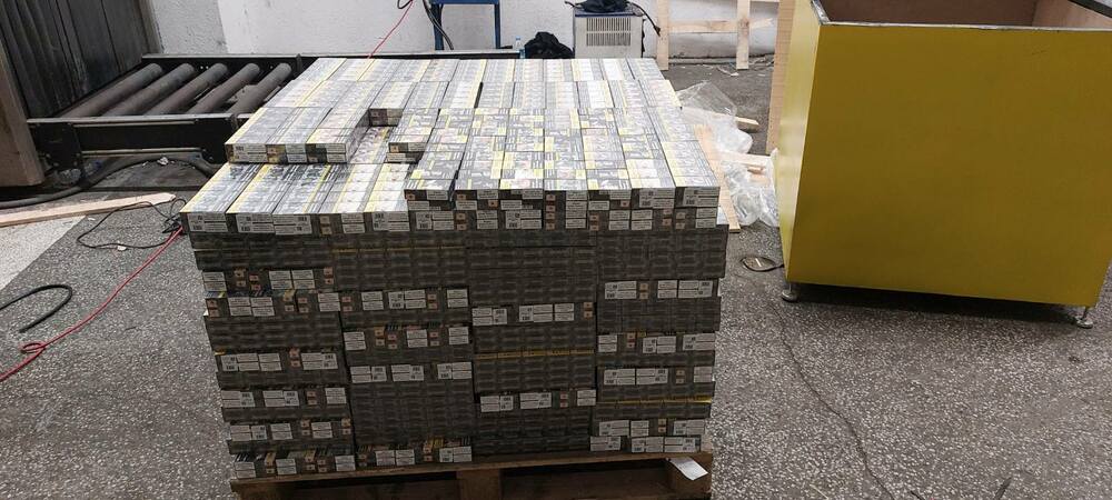 Агенция „Митници“: Над 570 000 къса контрабандни цигари, укрити в режещи машини, задържаха на ГКПП Капитан Андреево