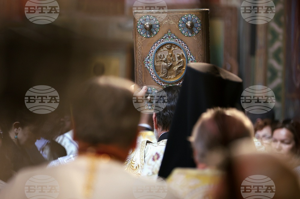 Софийски митрополитски катедрален храм "Св. Вмчца Неделя" - празнично богослужение - Второ Възкресение Христово