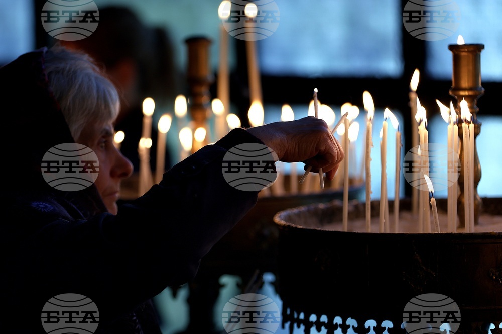 Софийски митрополитски катедрален храм "Св. Вмчца Неделя" - празнично богослужение - Второ Възкресение Христово