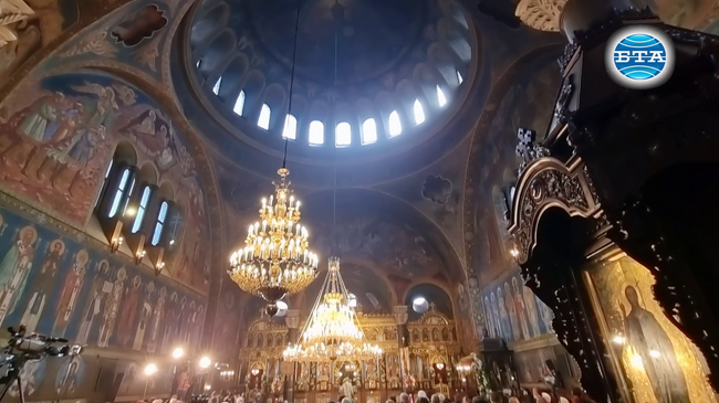 Празнично богослужение за Второ Възкресение Христово бе отслужено в катедралния храм "Св. Неделя"