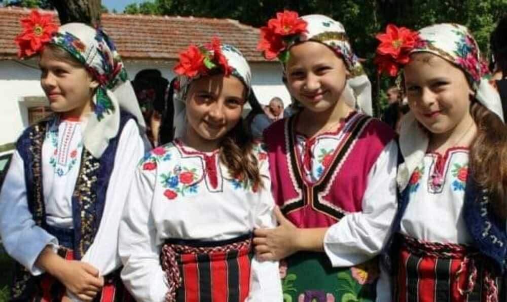 Местността „Тюлбето“ край лознишкото село Сейдол отново става сцена на народни танци и музика на различни етноси
