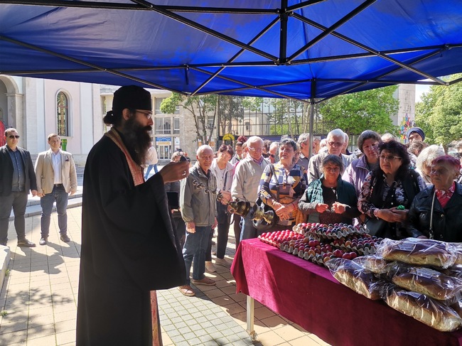 Община Ловеч: 400 козунака и 400 писани яйца раздадени днес на граждани