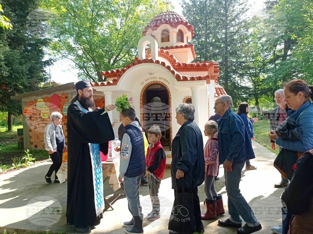 Община Ловеч: В Йоглав раздадоха курбан за здраве на Великден