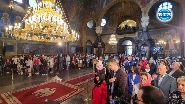 Вярващи в цялата страна отбелязаха Възкресение Христово