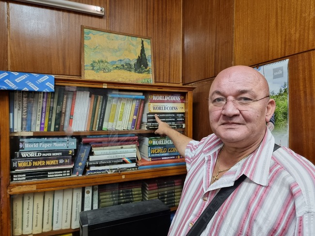 Банкнотите с лика на кралица Елизабет Втора и златната монета, посветена на юбилея ѝ на трона, с времето ще поскъпнат, смята нумизмат