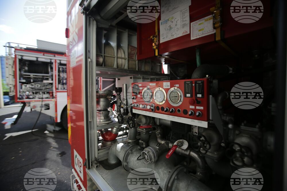 Полицаи спасиха домашни животни от горяща къща в бургаския квартал "Банево"