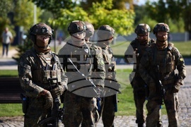 Ало, Космос! Говори България! - Специални сили - демонстрации