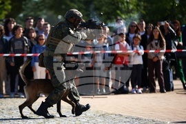 Ало, Космос! Говори България! - Специални сили - демонстрации
