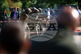 Ало, Космос! Говори България! - Специални сили - демонстрации