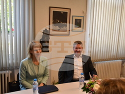 Снимка: Община Ловеч - работна среща на кмета на Община Ловеч Корнелия Маринова и Йохана Холст  