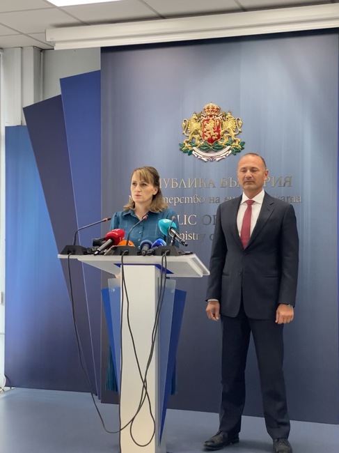 Министър Карамфилова: Никой от нас не желае да затваря големите горивни инсталации, но нарушенията на нормите го налагат