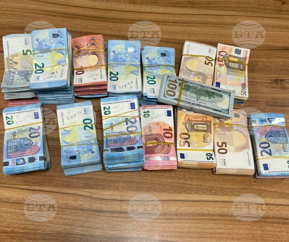 Румънски и двама турски граждани са обвинени за незаконен пренос на валута за 842 485 лева през "Капитан Андреево"