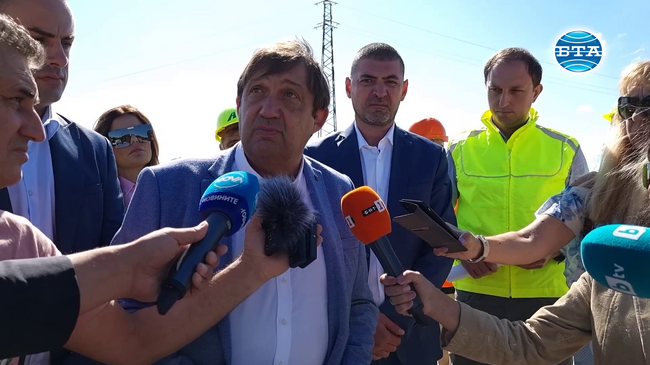 Възстановено е строителството на първите три участъка на автомагистрала „Хемус", каза служебният министър Иван Шишков