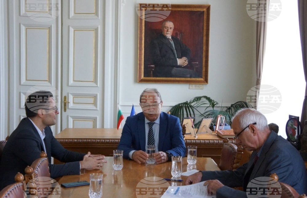 Innovation Minister, Academy of Sciences President Discuss Research-Business Cooperation