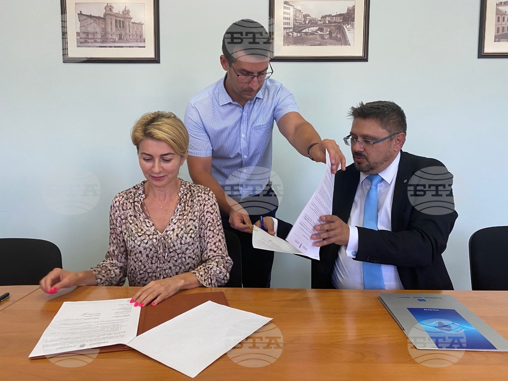 Габрово - подписване на договор за нов пресклуб на БТА
