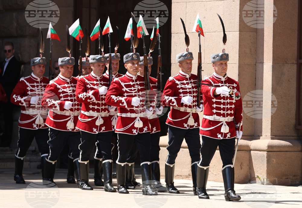 Президентство - тържествена смяна на почетния гвардейски караул
