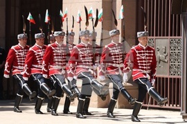 Президентство - тържествена смяна на почетния гвардейски караул