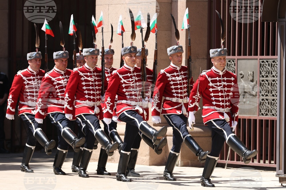 Президентство - тържествена смяна на почетния гвардейски караул