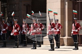 Президентство - тържествена смяна на почетния гвардейски караул