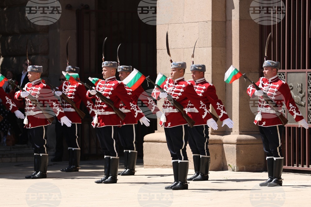 Президентство - тържествена смяна на почетния гвардейски караул