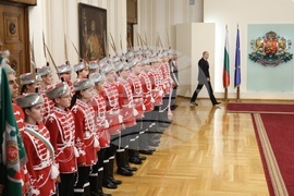 Румен Радев - младежи от ученически гвардейски отряди