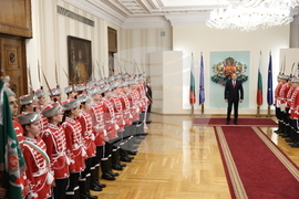 Румен Радев - младежи от ученически гвардейски отряди