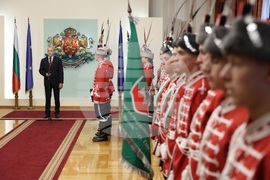 Румен Радев - младежи от ученически гвардейски отряди