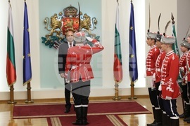 Румен Радев - младежи от ученически гвардейски отряди