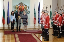 Румен Радев - младежи от ученически гвардейски отряди