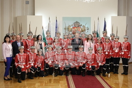 Румен Радев - младежи от ученически гвардейски отряди