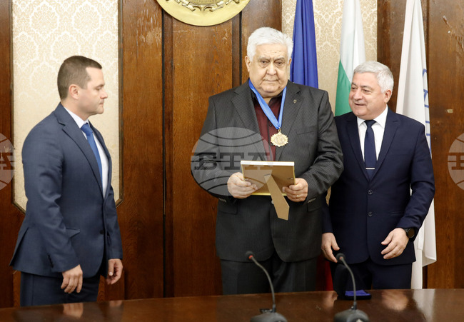 Русе - Илия Сяров - почетен гражданин - награда