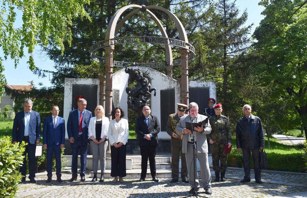 Разград отбеляза Гергьовден пред Войнишкия паметник на площад „Възраждане”