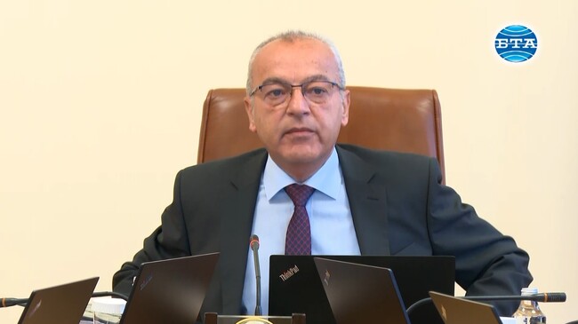 Възстановено е електрозахранването в пострадалите от наводнението в Карловско села, съобщи служебният премиер Гълъб Донев