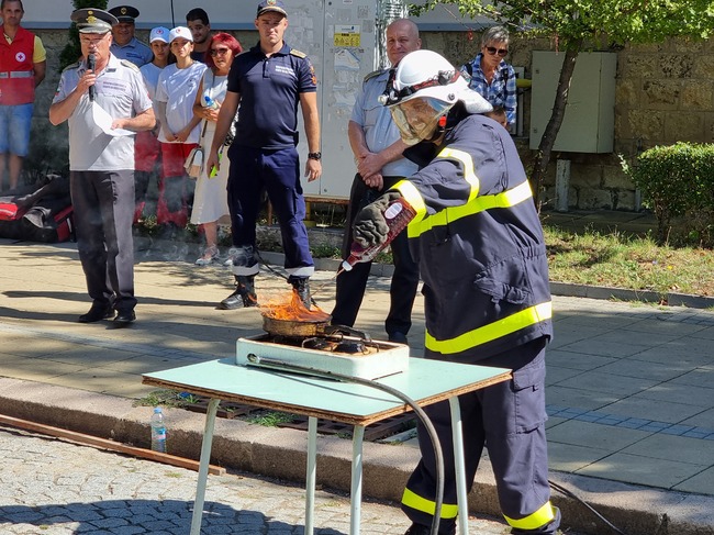 Близо 1200 ученици и над 370 учители и непедагогочески персонал от област Кърджали са били обучени на действия при бедствия миналата година
