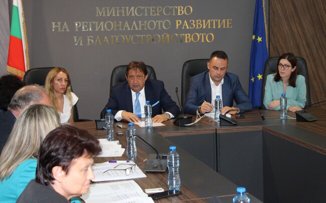 След сигнал, министър Шишков проверява забавени плащания към фирма, ремонтирала пътища в Северна България