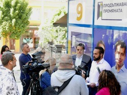 Кирил Петков и Асен Василев продължават срещите в цяла България. 