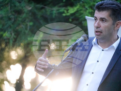 Кирил Петков и Асен Василев продължават срещите в цяла България. 