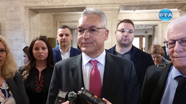 Тръгваме с нагласа и с оптимизъм за успех, каза водачът на евролистата на коалиция „Левицата!“ Валери Жаблянов при регистрацията ѝ в ЦИК