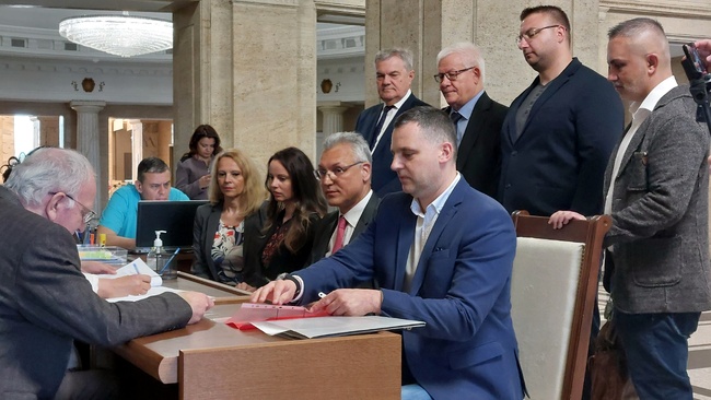 „ЛЕВИЦАТА!“ регистрира в ЦИК листата си за евроизборите, водена от Валери Жаблянов