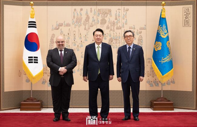 МВнР: Посланик Петър Крайчев връчи акредитивните си писма на Президента на Република Корея Н. Пр. Юн Сук Йол