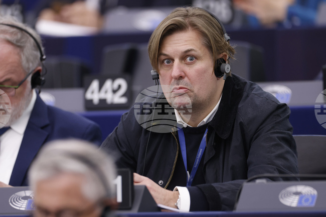 Германската полиция обискира офисите на крайнодесен депутат, след като имунитетът му беше свален