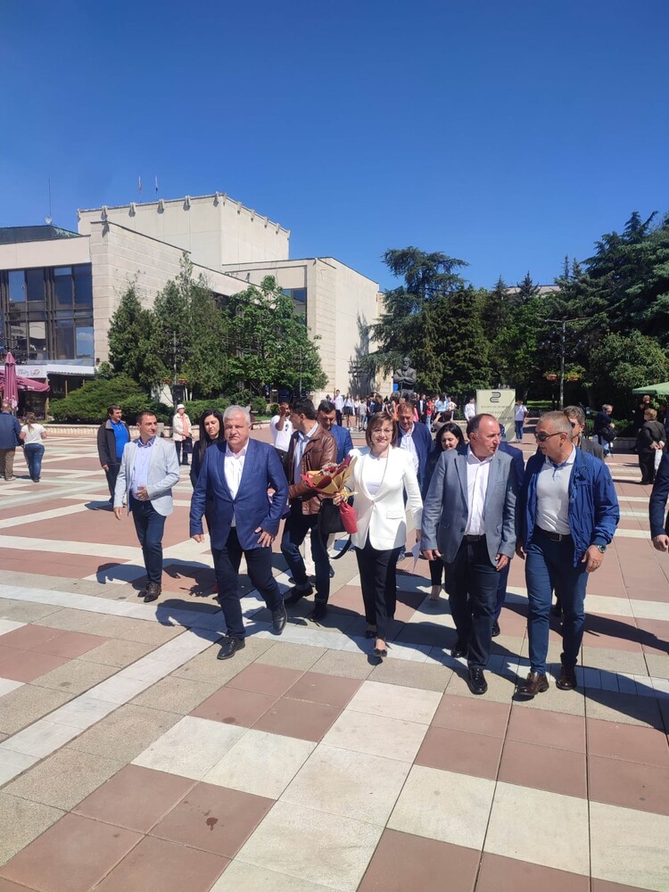 Нинова от Благоевград: Само БСП не влезе в сглобки и скрити договорки. Не предадохме хората