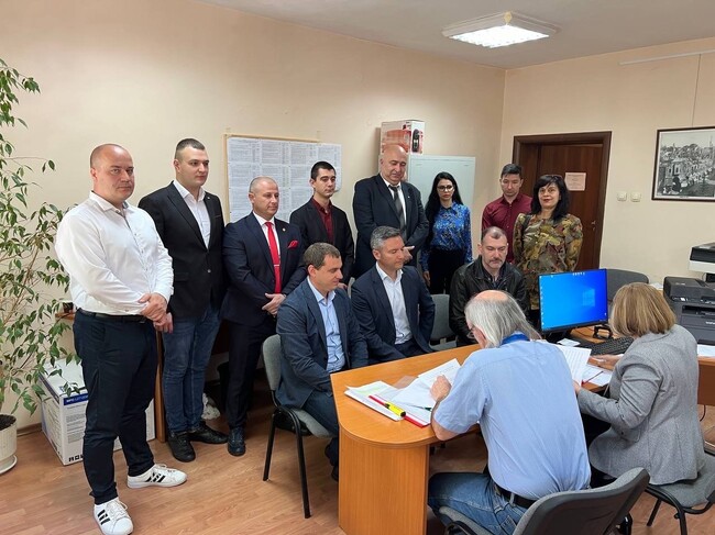 Кристиан Вигенин и Иван Петков регистрираха листата на БСП за Парламентарните избори в Пловдив